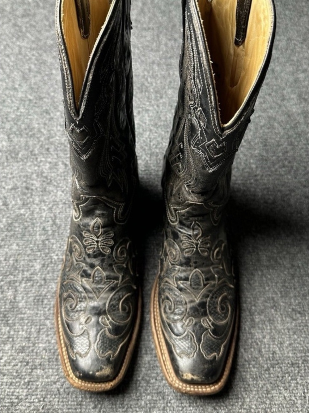 Corral Women’s Snip Toe Black Embroidered Snake Skin Inlay Western Cowboy Boots - Picture 3 of 15
